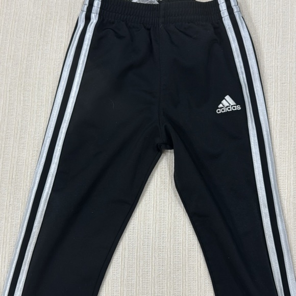 SOLD!Size 4 little boy brand bundle (nike/ adidas/ under armour) - Picture 3 of 6